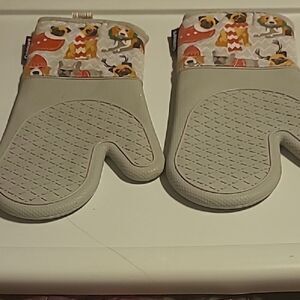 Cuisinart Gray Patterned Oven Mitts
